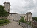 Le  corps de logis côté nord et le donjon vus du jardin