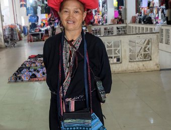 Femme Dao Rouge