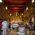 DSC 1166  Tout au fond en haud, le Bouddha d&#39;émeraude (75cm de haut)